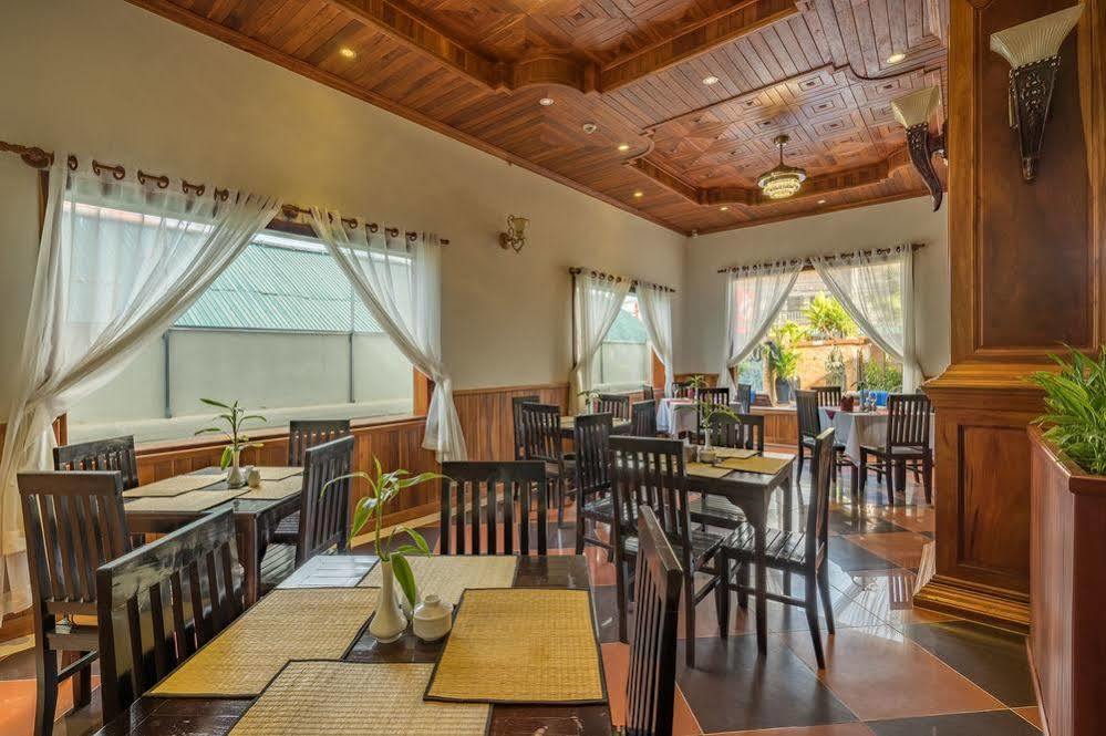 Kingfisher Angkor Hotel Сіємреап Екстер'єр фото