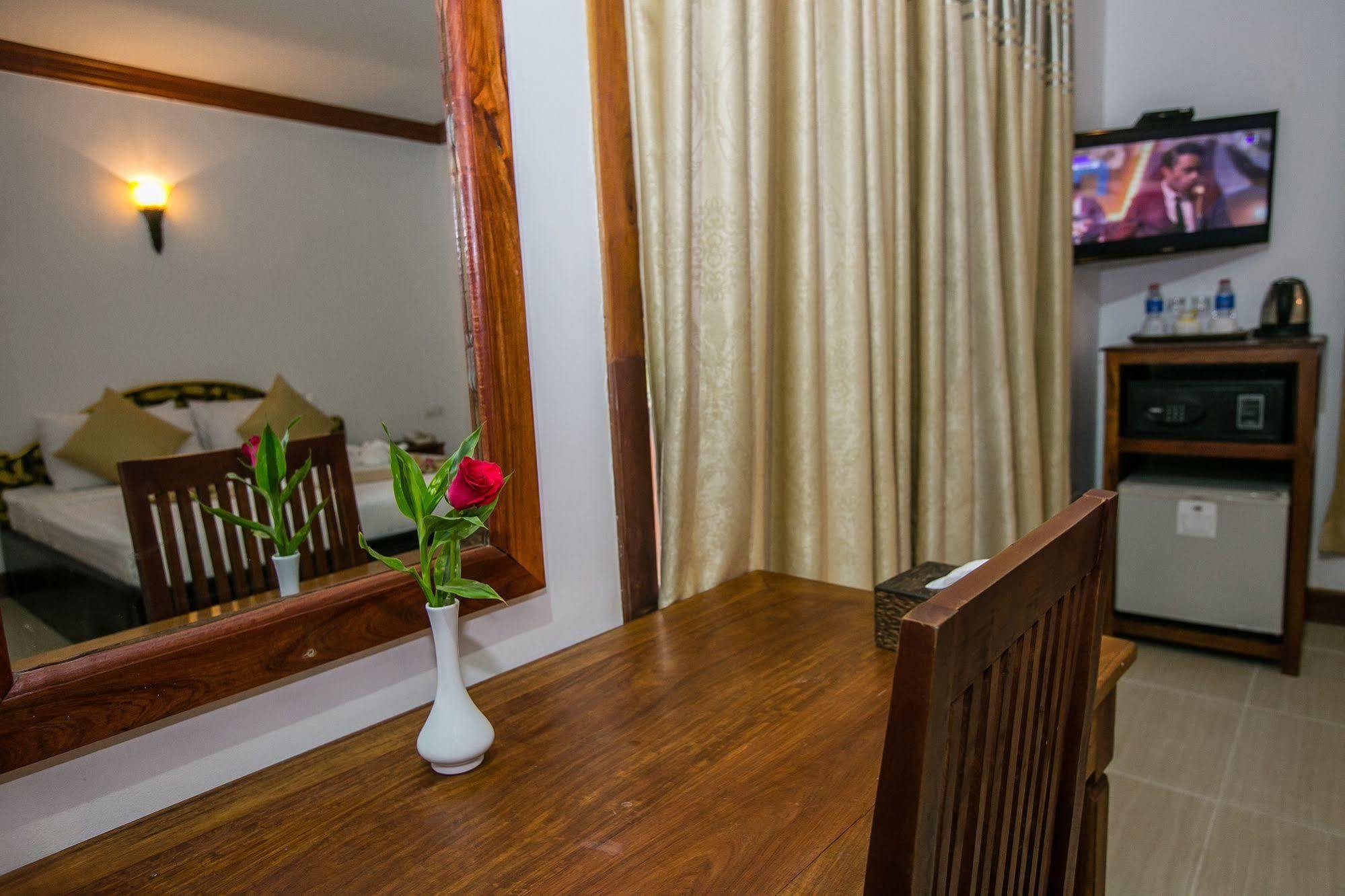 Kingfisher Angkor Hotel Сіємреап Екстер'єр фото