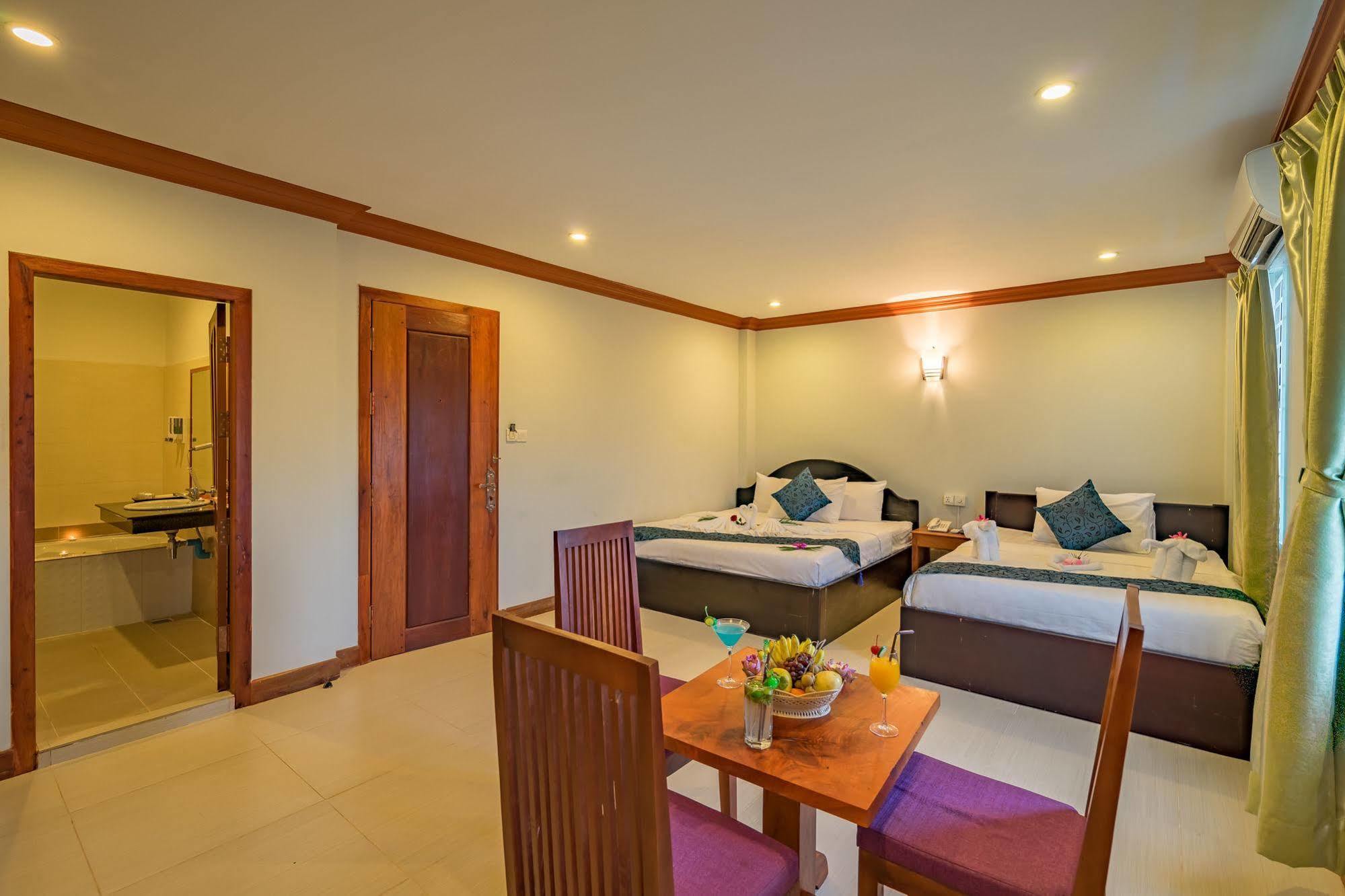 Kingfisher Angkor Hotel Сіємреап Екстер'єр фото