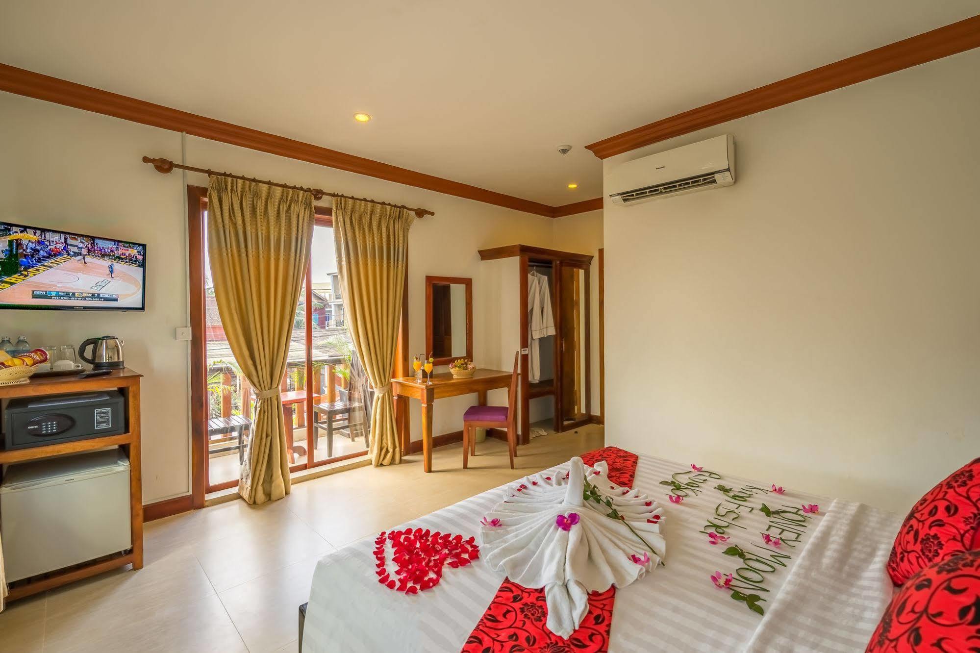 Kingfisher Angkor Hotel Сіємреап Екстер'єр фото