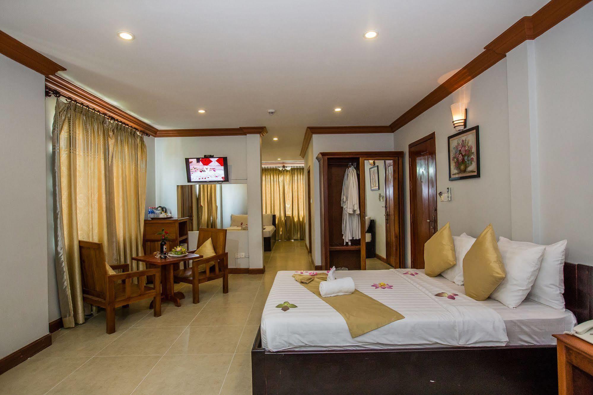 Kingfisher Angkor Hotel Сіємреап Екстер'єр фото