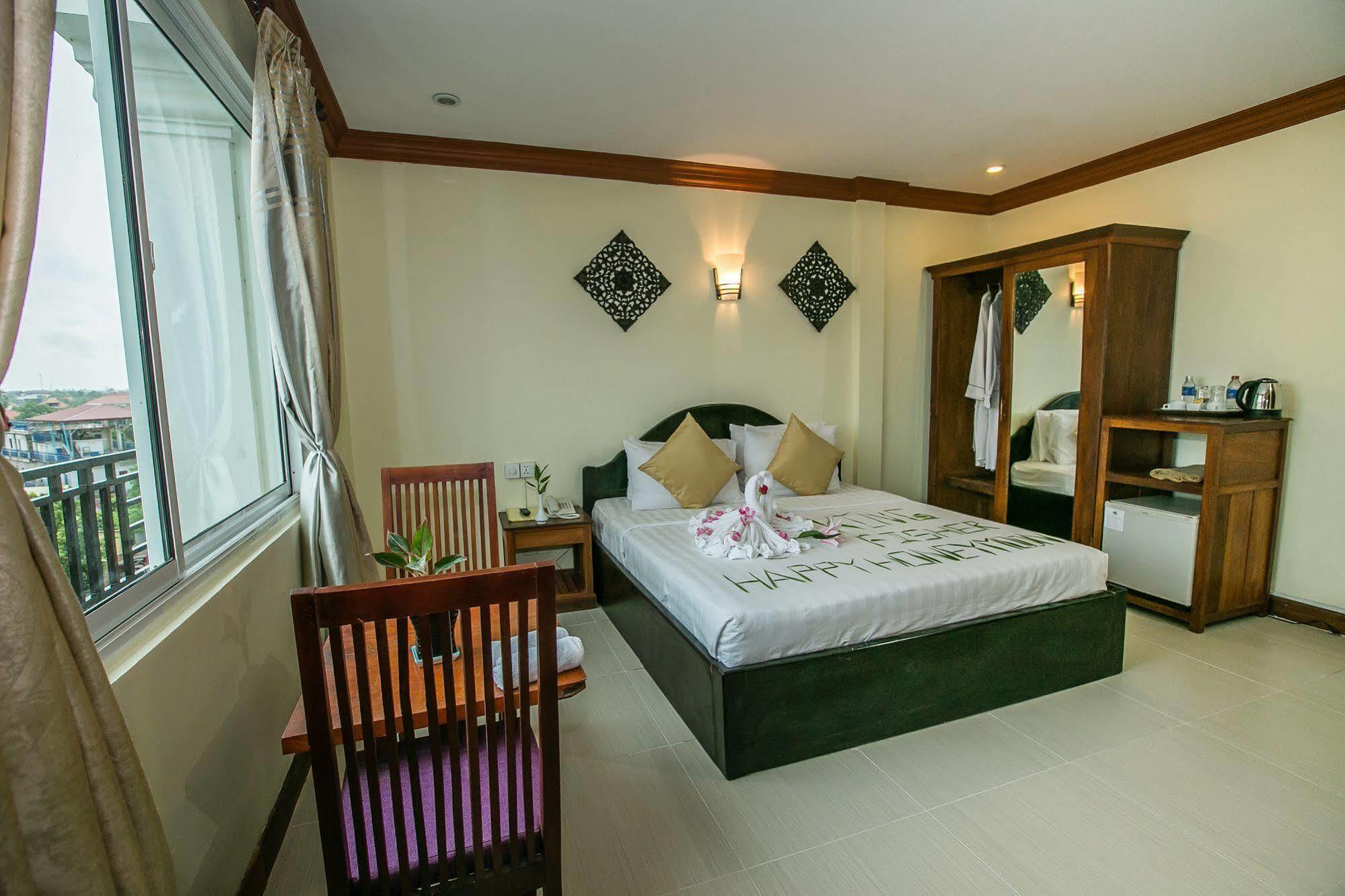 Kingfisher Angkor Hotel Сіємреап Екстер'єр фото