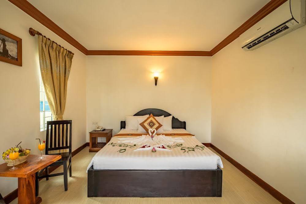 Kingfisher Angkor Hotel Сіємреап Екстер'єр фото