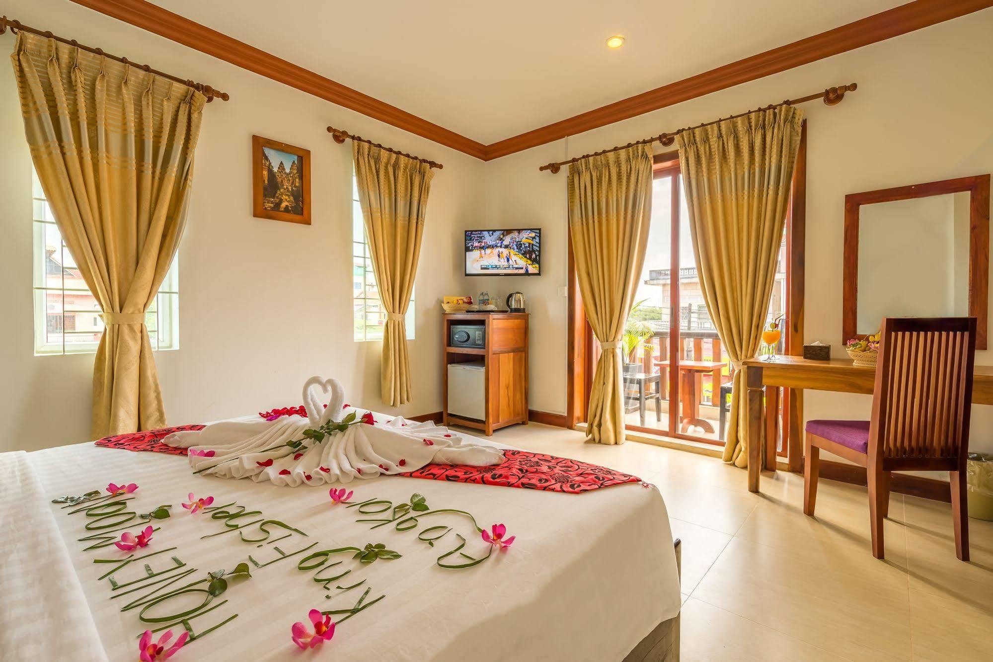 Kingfisher Angkor Hotel Сіємреап Екстер'єр фото
