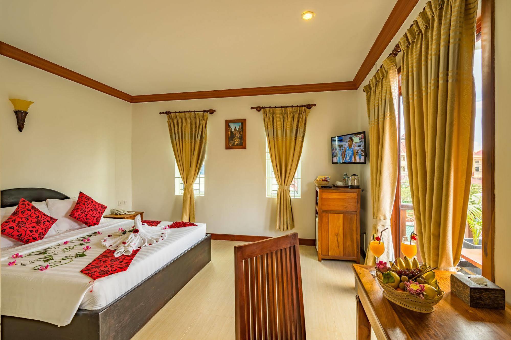 Kingfisher Angkor Hotel Сіємреап Екстер'єр фото