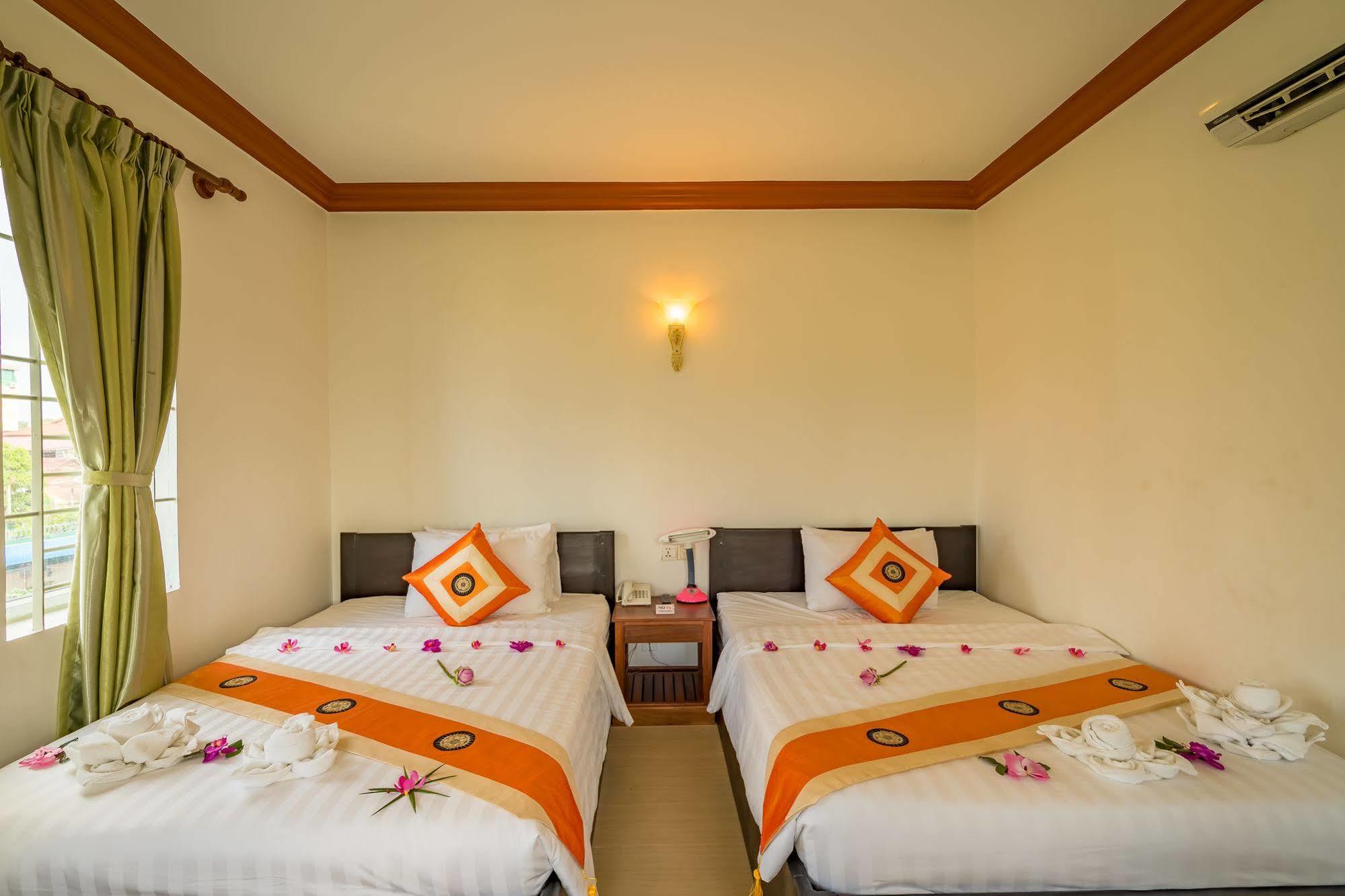 Kingfisher Angkor Hotel Сіємреап Екстер'єр фото
